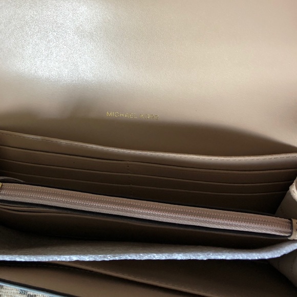 Michael Kors Mott Large Carryall Wallet - Picture 8 of 8